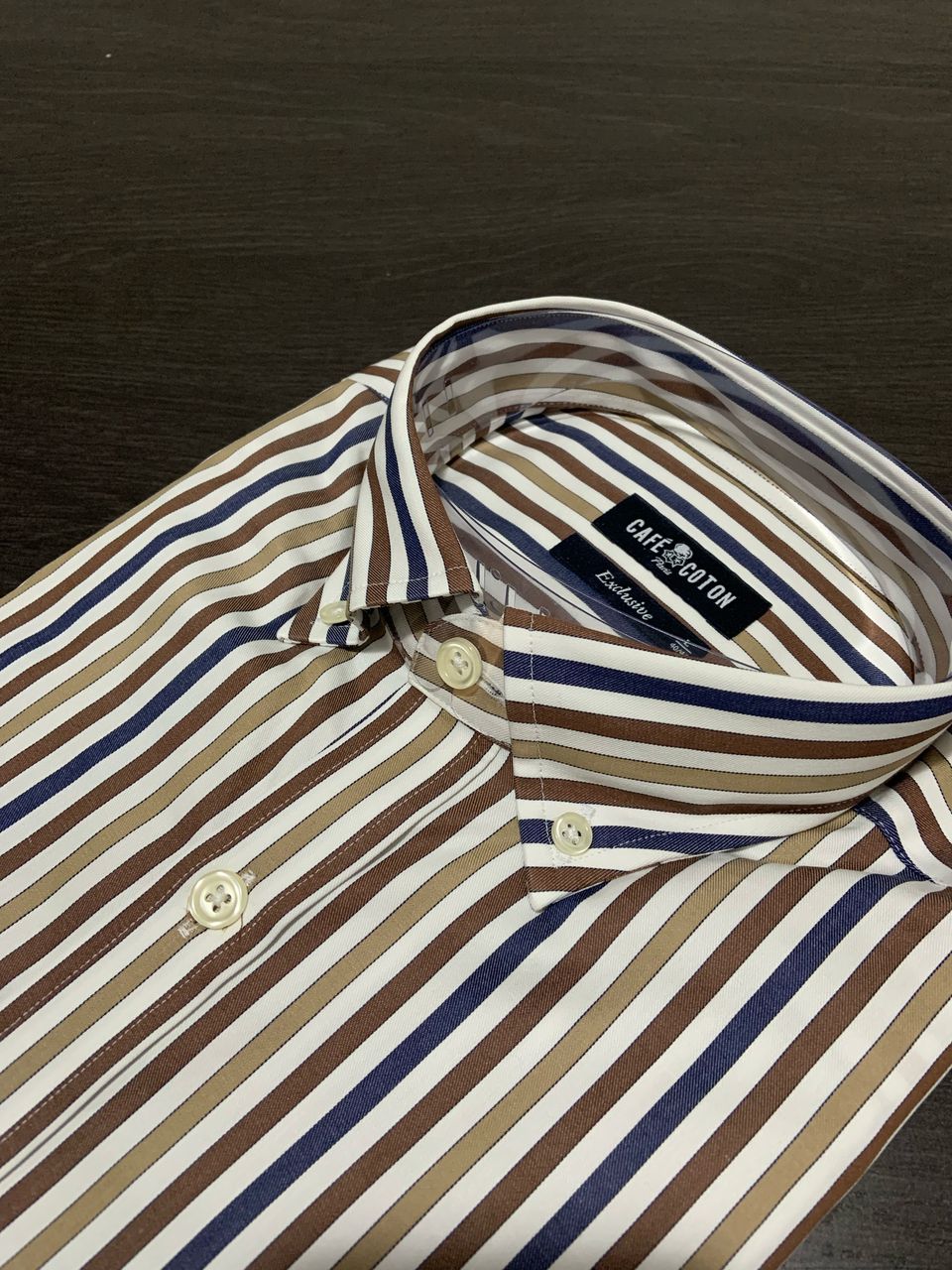 Chemise à rayures marron et bleues