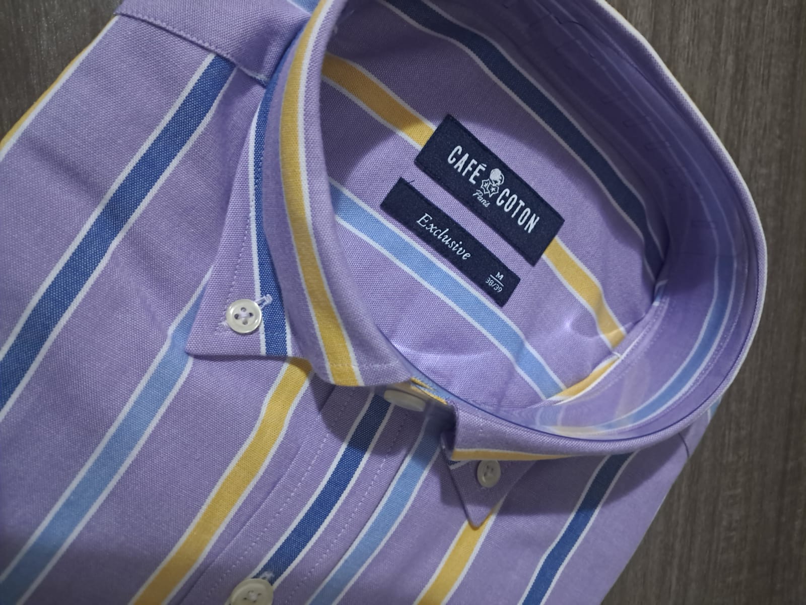 Chemise à rayures violet jaune